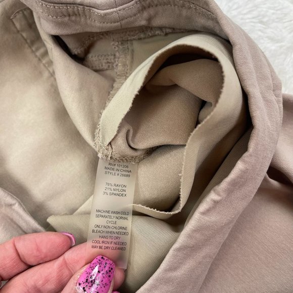 Soft Surroundings Super Stretch Shorts Medium Cuffed Pull On Elastic Waist Khaki - Picture 4 of 7